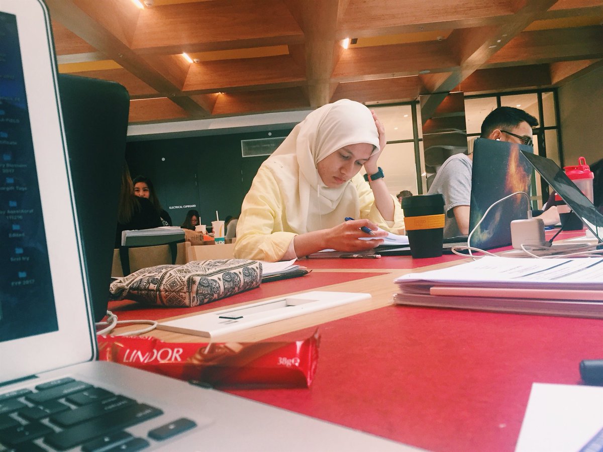 sitikhaliana's tweet photo. Sekali sekala nampak macam pelajar cemerlang #hewhew https://t.co/pjq7P6vn8y