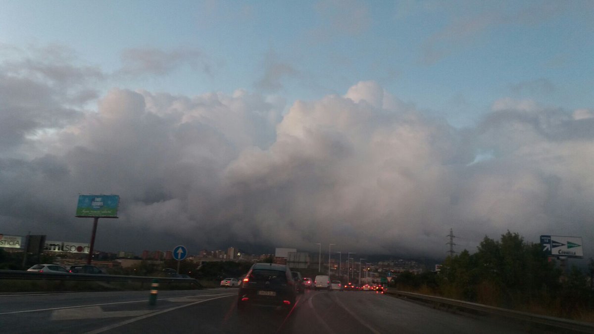 meteocornella's tweet photo. Foto del pasado episodio de lluvias
Nubes #convectivas sobre #santBoi https://t.co/0qqMmFppge
