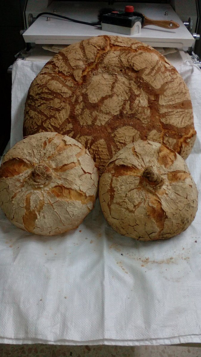 APanTradicional's tweet photo. Empieza la mañana con Pan Tradicional Granadino de Panaderías La Ermita de Durcal y Gerardo de Orgiva, hoy con tortas incluidas.. https://t.co/Z75RYlarIZ