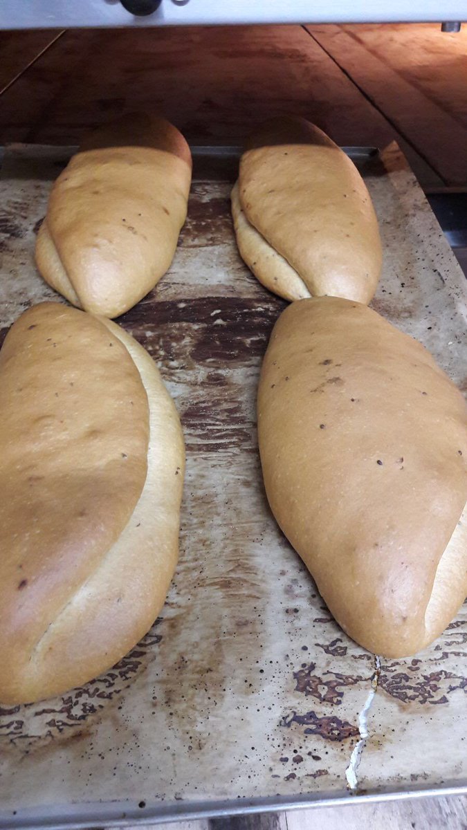 APanTradicional's tweet photo. Empieza la mañana con Pan Tradicional Granadino de Panaderías La Ermita de Durcal y Gerardo de Orgiva, hoy con tortas incluidas.. https://t.co/Z75RYlarIZ