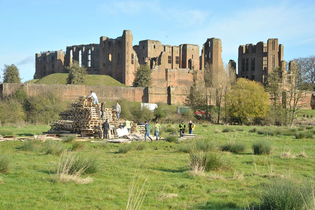 Last week of postal tickets and only 2 weeks until we invade <a href="/EHKenilworth/">Kenilworth Castle</a> for our 30th Bonfire. See kenilworthroundtable.com to get involved