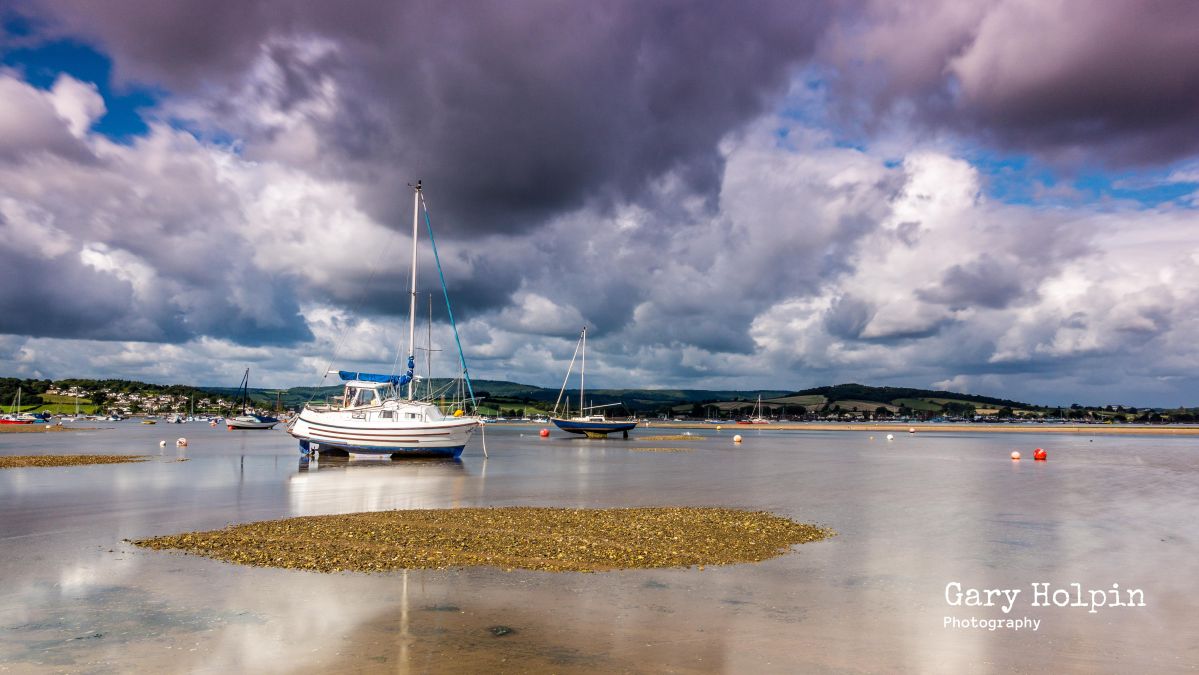 GaryHolpin's tweet photo. Good morning! As we have #StormBrian to contend with today, here are some #stormy shots to start your Saturday! 🌂☂️💦🌪☔️🌂💦☂️🌪 https://t.co/TvxuU1wfWD