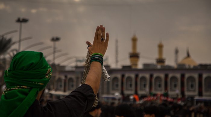 وان لم يكن لديك من 
يحتضن اوجاعك 
فأن #العبــٖآس ليس بـ بعيد
#اكفل_قلبي_يااباالفضل
#بدء_الزحف_نحو_الحسين