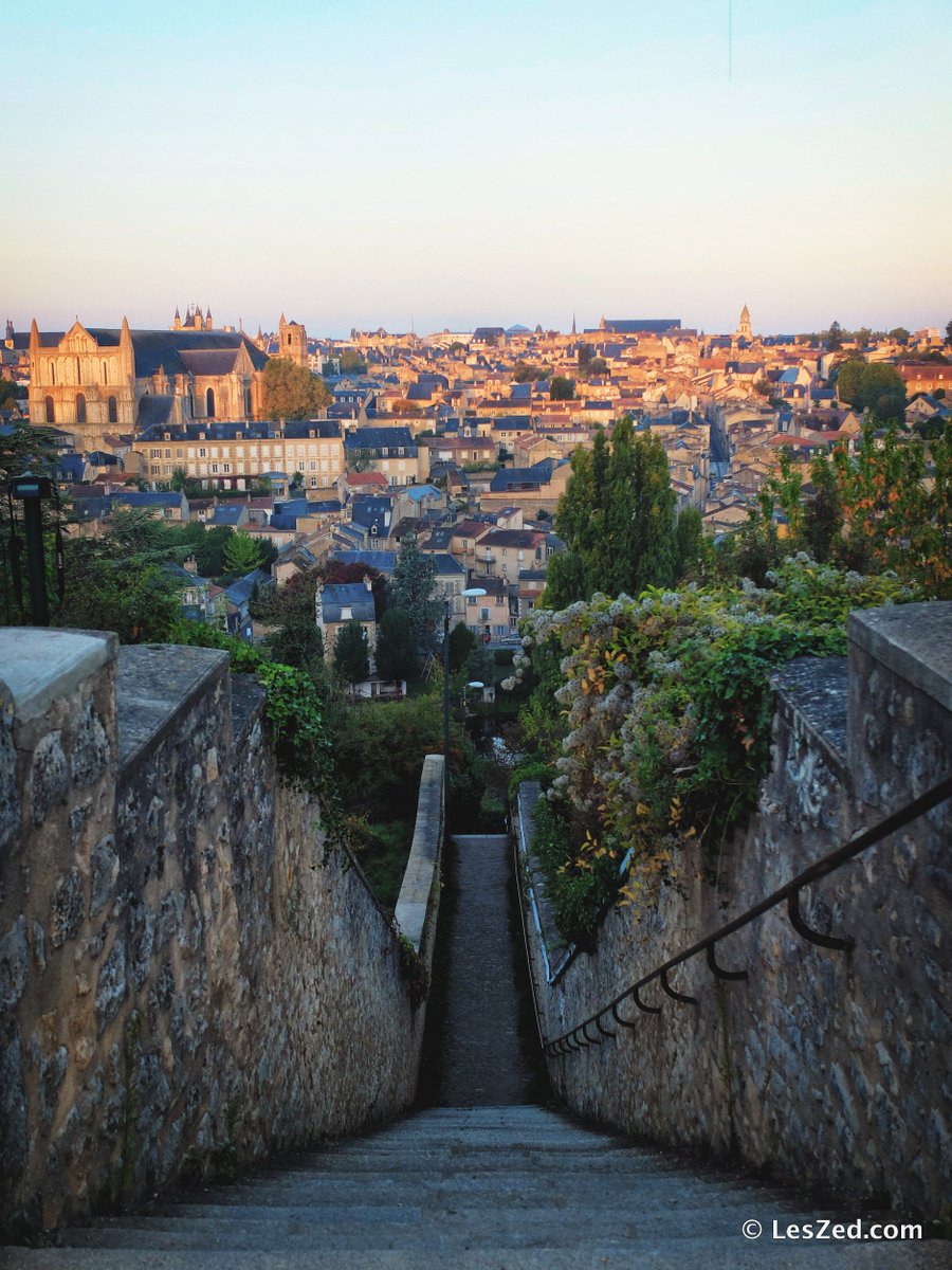 les_zed's tweet photo. On nomme aussi #Poitiers "La ville aux 100 clochers" : on les a pas compté mais on a vu un bel échantillon. #vienne86 https://t.co/EtFqsWQvE6