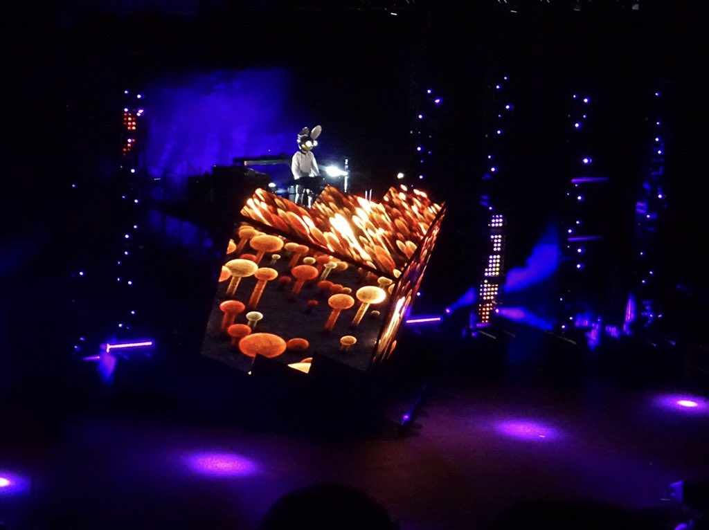 ILSUDH2's tweet photo. .@deadmau5 at @RedRocksCO #deadmau5 #redrocks https://t.co/kX2CNoH3yZ