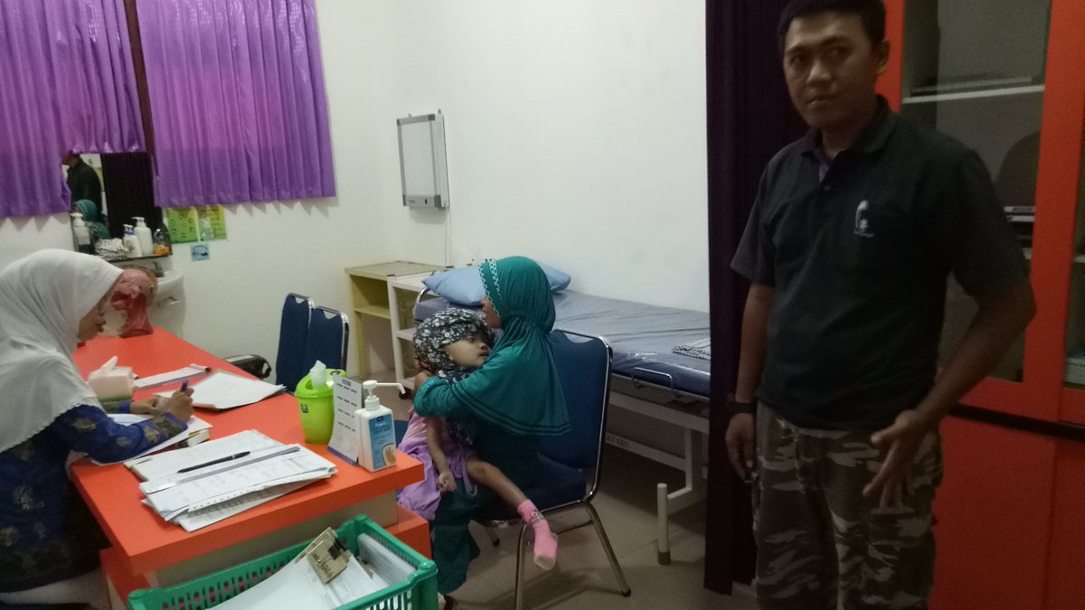 TanRioSantana2's tweet photo. Bergerak tanpa menunggu viral,brgerak tanpa suara itu sebuah prinsip Hanya mengharap mata langit yg menilai Demi kemanusian
#savenursahrini https://t.co/GxFpCI2909