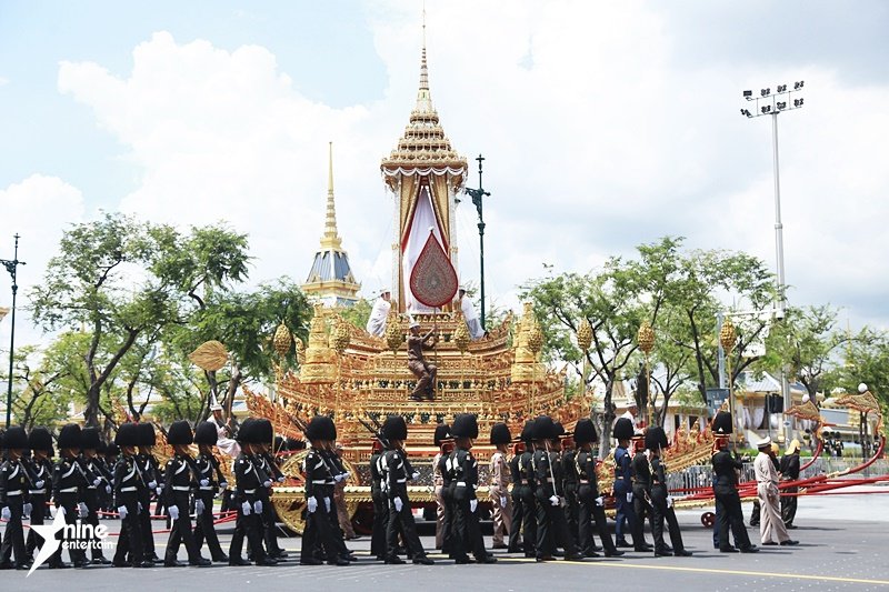NineEntertain's tweet photo. สมเด็จพระเทพฯ เสด็จฯไปทรงซ้อมใหญ่ริ้วขบวนพระบรมราชอิสริยยศ งานพระราชพิธีถวายพระเพลิงพระบรมศพพระบาทสมเด็จพระปรมินทรมหาภูมิพลอดุลยเดช https://t.co/ikF6yoMiai