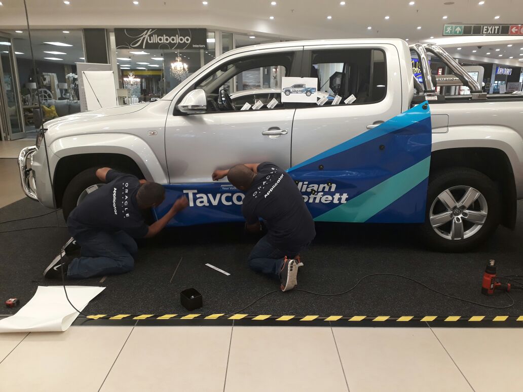 OracleGraphics's tweet photo. Our live car wrap just started, join us #carwrap #livewrap #carsignage #graphicdesign #oraclegraphics #tavcorvw #walmerparkshoppingcentre https://t.co/9PjGiZWKgD