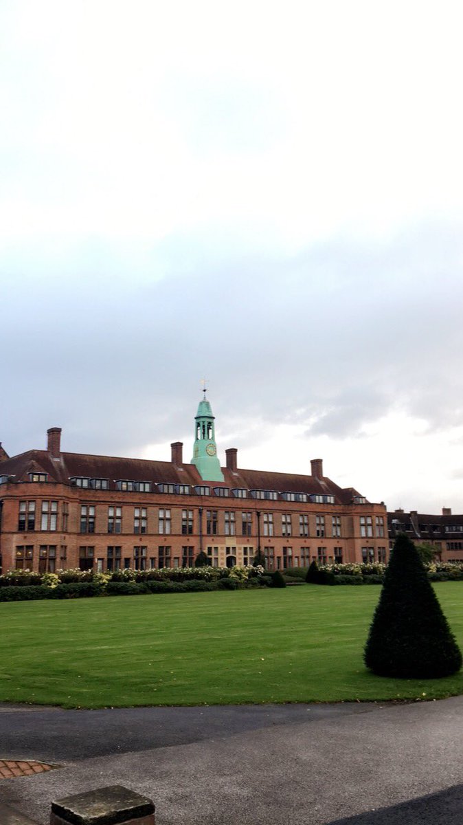 LiverpoolHopeUK's tweet photo. It's #HopenDay! Come and have a look around our beautiful campus, tours commence every half an hour. π https://t.co/InxnEnul7E