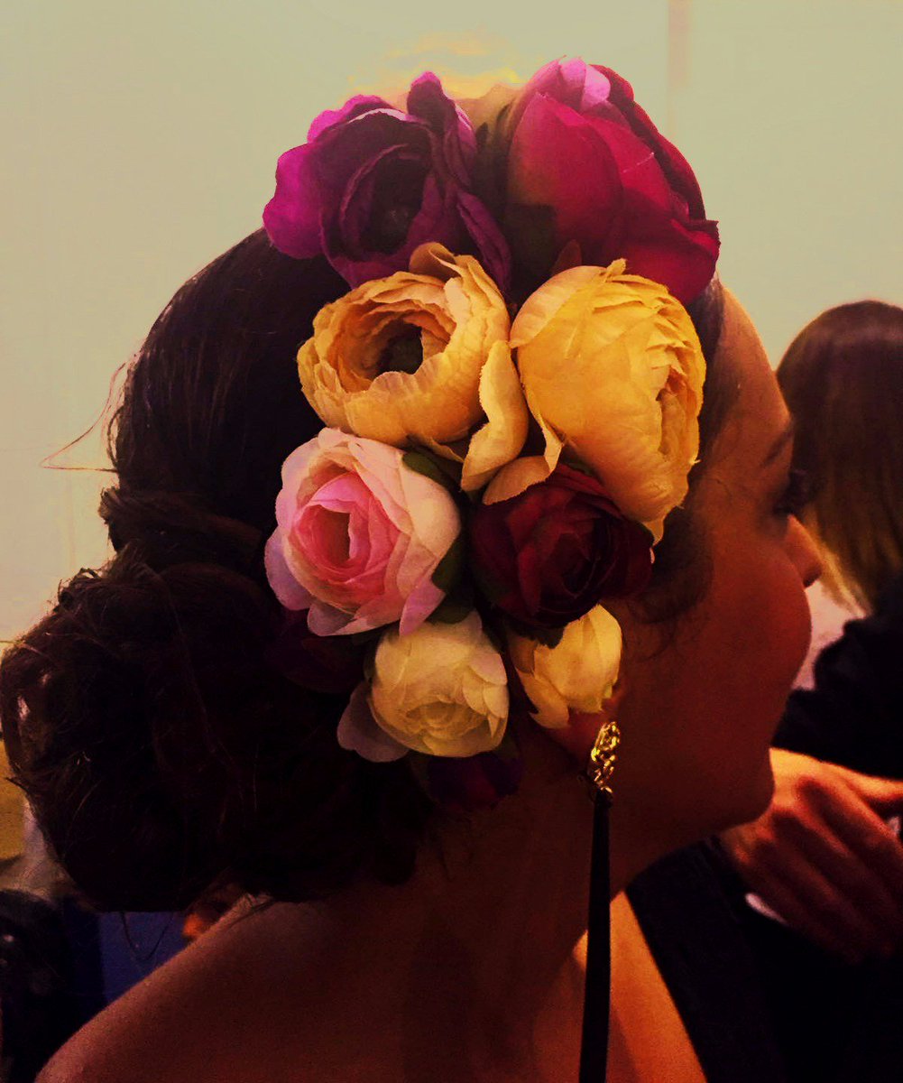 Feliz sábado flamencas!!
#flamencosdías  #feriadesevilla #diademadeflores  <a href="/anoranza_flamen/">Añoranza Flamenca</a> <a href="/Reglaexp/">Regla Exposito</a> <a href="/INMA_BENICIO/">Inma Benicio</a> <a href="/Moda_Andaluza/">Moda Andaluza</a>