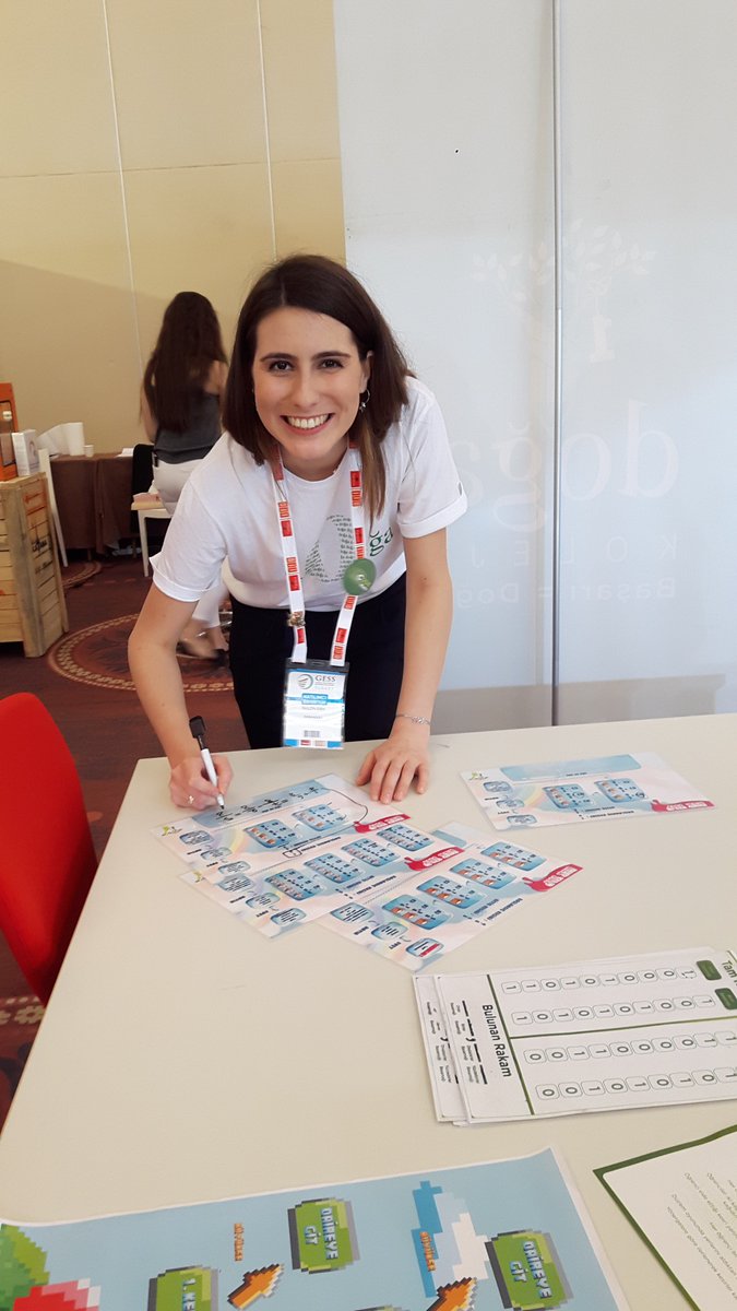 Gulcinesin's tweet photo. #dogatech #GESS2017 #codemath 🤖📚✏📏📐📎🗂 https://t.co/CkRtVKSh1t