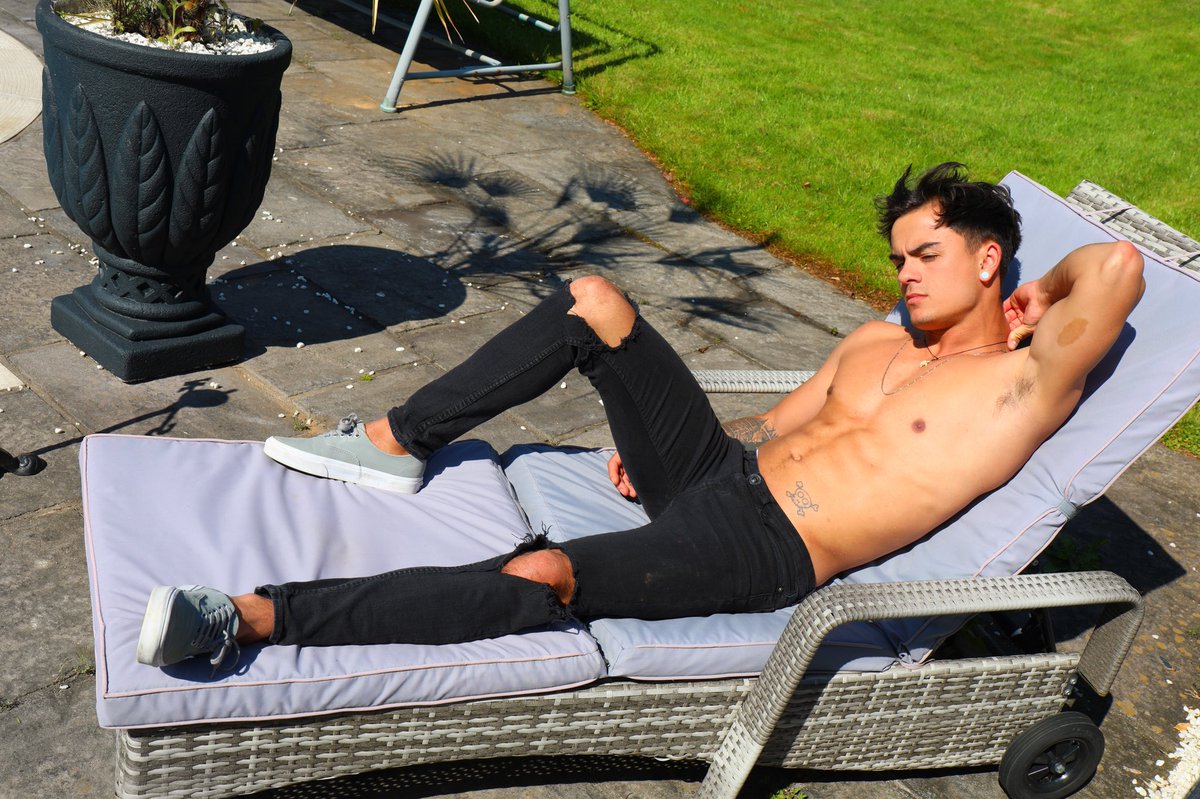 TSonnekus's tweet image. Take a look at my birthmark... it’s the only one I got 😂