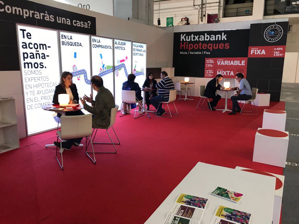 Kutxabank's tweet photo. ¡Te invitamos al Salón inmobiliario #BMP2017 ! Descarga tu invitación y pásate por nuestro stand: https://t.co/tqLeyqtN33 https://t.co/BbkB1kbLxp