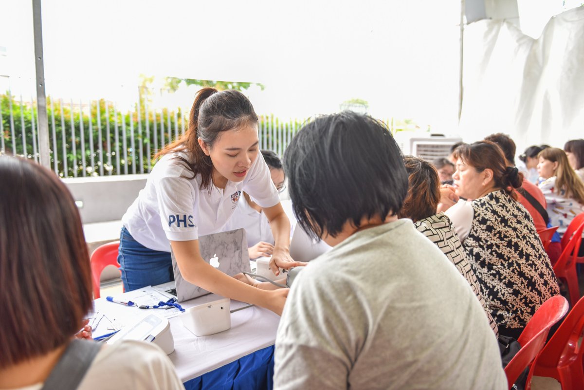 NUSMedicine's tweet photo. #PHS2017: Assoc Prof Benjamin Ong, @sporeMOH launched the event this morning, and more than 400 participants have been screened by 1pm. https://t.co/k9EXQQ2itq