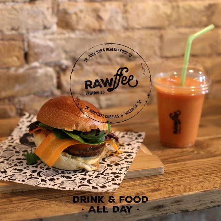 rawffee's tweet photo. 💥🆕VEGAN BURGER🆕💥 Pídela con el RAWMenu 🍔🍹 #rawffee #valencia #veganburger #FelizSabado #FelizFinde #coffee #juice #batidos #smoothie https://t.co/p5qfXefRy6