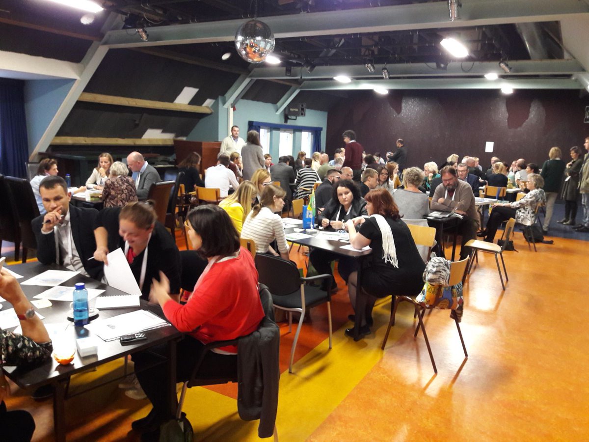 Veel interesse voor de Market of Initiatives #ERP2017  Leefbaarheidsinitiatieven uit 20 EUlanden. Elkaar informeren en inspireren. Mooi!