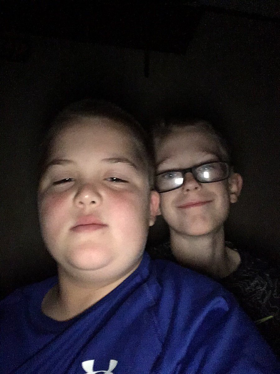 porkandbeans10's tweet photo. At my bros house lol https://t.co/w2zoXMdN3o