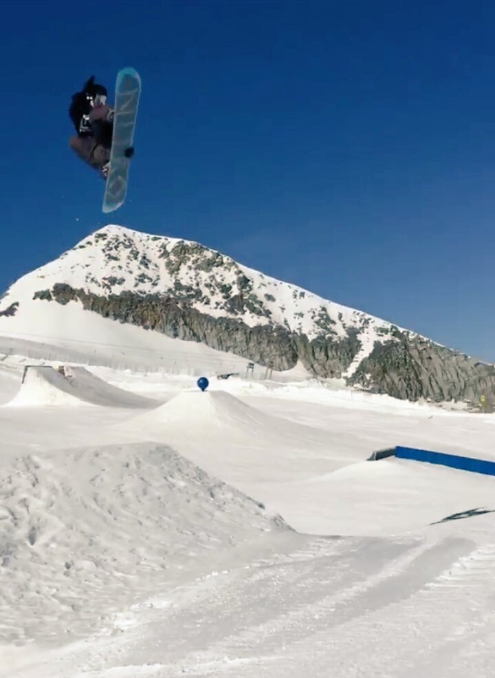 macrideonoptics's tweet photo. [#MacRideOnAthletes] Start first training session at @hintertuxergletscher
🏂Milco De Feo
#milcodefeo
#MacRideOnOptics
#SnowGoggles https://t.co/D5fBSjFH6x