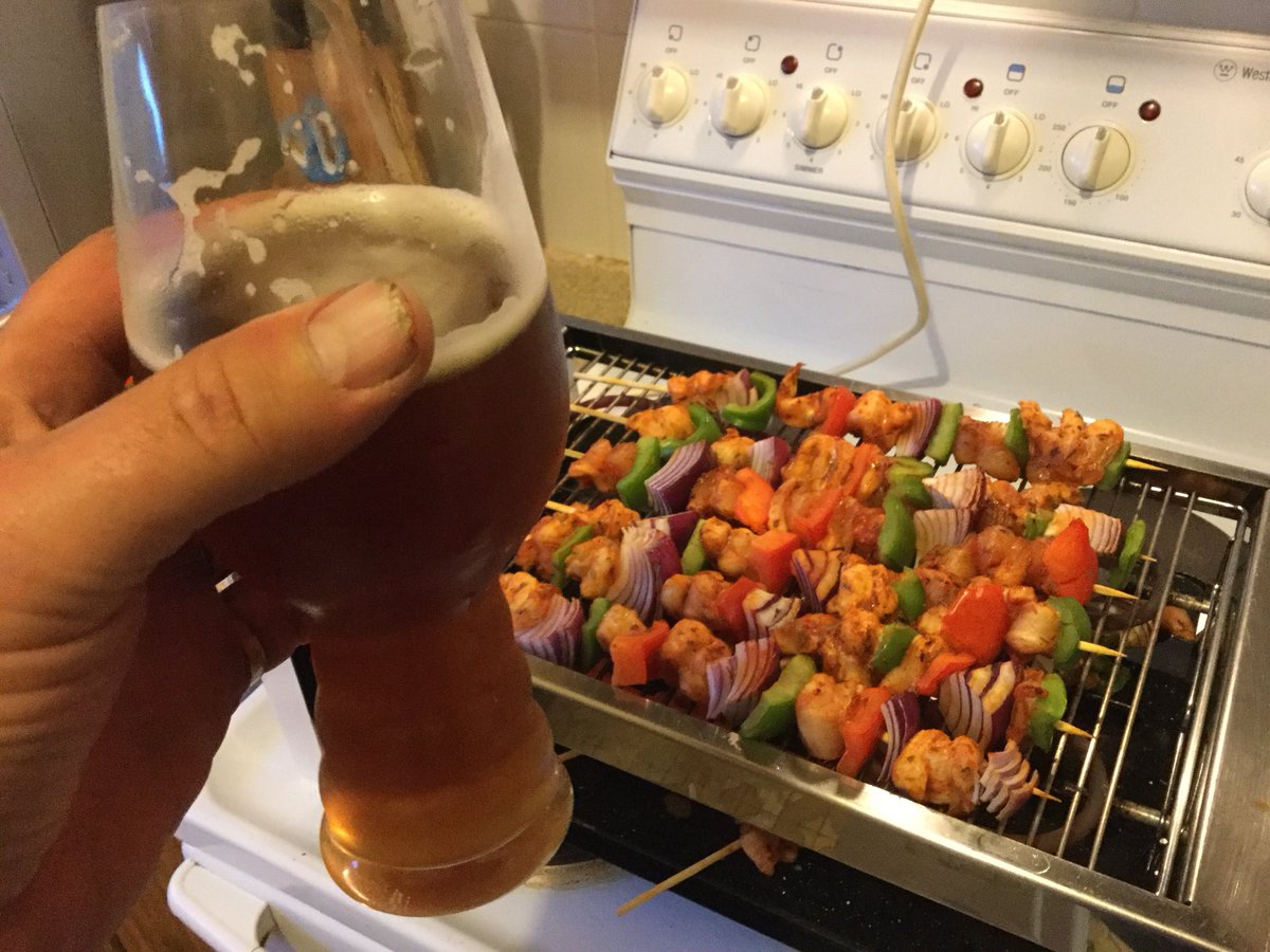 TechbayViking's tweet photo. #BeerOClock with a #Homebrew Amber ale with Citra Hops - Starving and could chew the crotch out of a rag doll. BTW that’s a #DadSaying https://t.co/nUsxTomREV