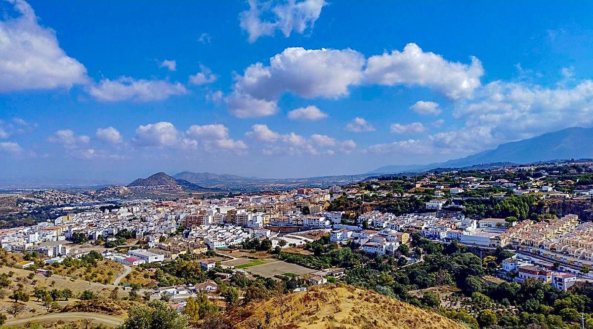 TurismoCoin's tweet photo. Buenos días!!!! Hoy vuelve a salir el sol 🌞¿qué planes tienes? 
Preciosa panorámica de #Coín, gracias Isaac Chicano Ballesteros. https://t.co/ChZ5vEXjoe