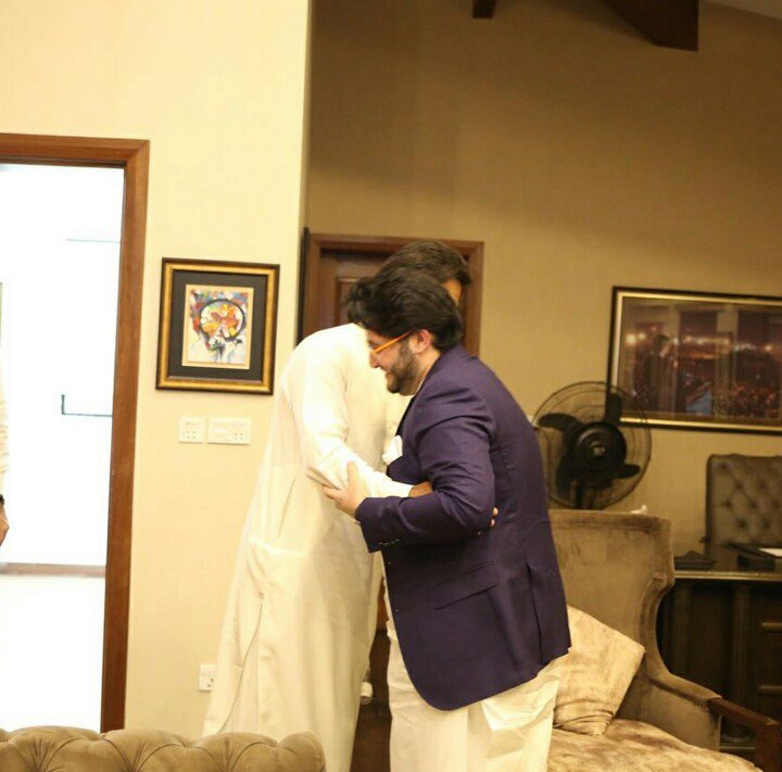 TeamJaved's tweet photo. The Handsome Javed Afridi all suited up in Bani Gala for meet with Imran Khan in Islamabad.
#TeamJaved #JavedAfridi
@JAfridi10 https://t.co/nFnaxsxV1x