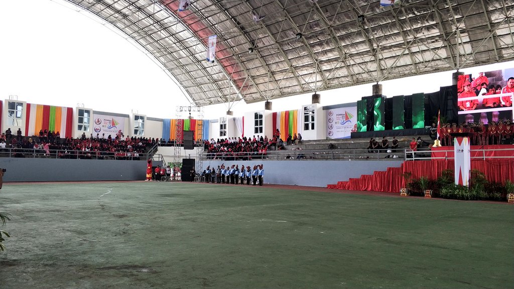brin_indonesia's tweet photo. Saat ini sedang berlangsung, Penutupan POMNas XV Sulawesi Selatan XV 2017 di GOR @hasanuddin_univ, Makassar (21/10). #POMNas2017 https://t.co/jhdH4dB7IS