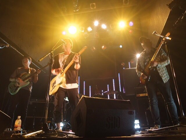 noriokick's tweet photo. 四番手はsimploop以前のバンドの頃から可愛がっていただいてるPOPFINDSパイセン!無邪気なパイセン達大好きです!パイセンは『again』を一曲目にやってくれました!
#POPFINDS
#Loop_jam
#simploop https://t.co/4pzdYFHqRC