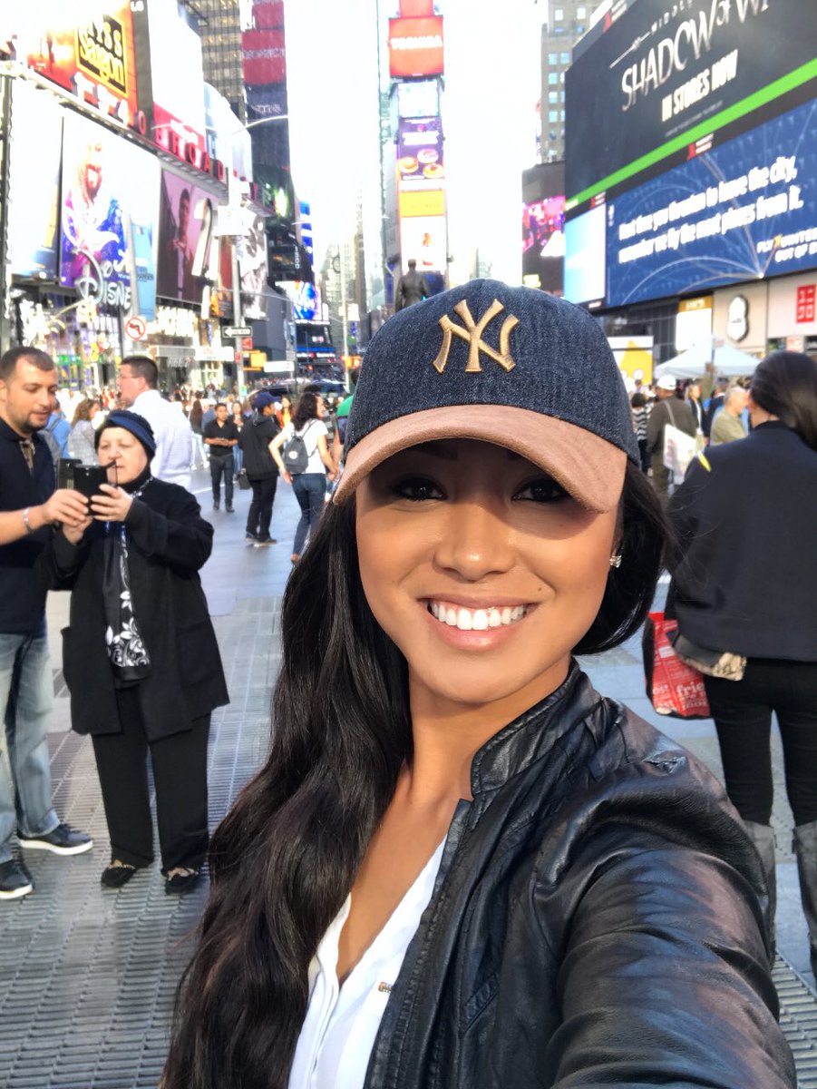 Tisha_Alyn's tweet photo. Just trying to fit in ✌🏽. #amicool #😅 #itsbeenrealNY https://t.co/m8QIdREqdR