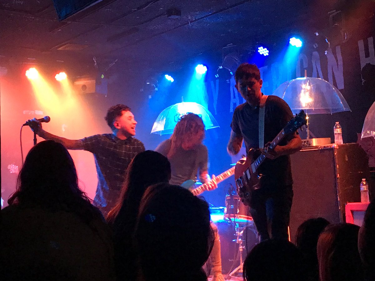 mollyissogyo's tweet photo. 🙌 @myamericanheart back @ChainReactionCA for #hidinginside10. 5 years since I've last seen them & still one of my fave bands to see live🤘 https://t.co/NiedjlxaP3