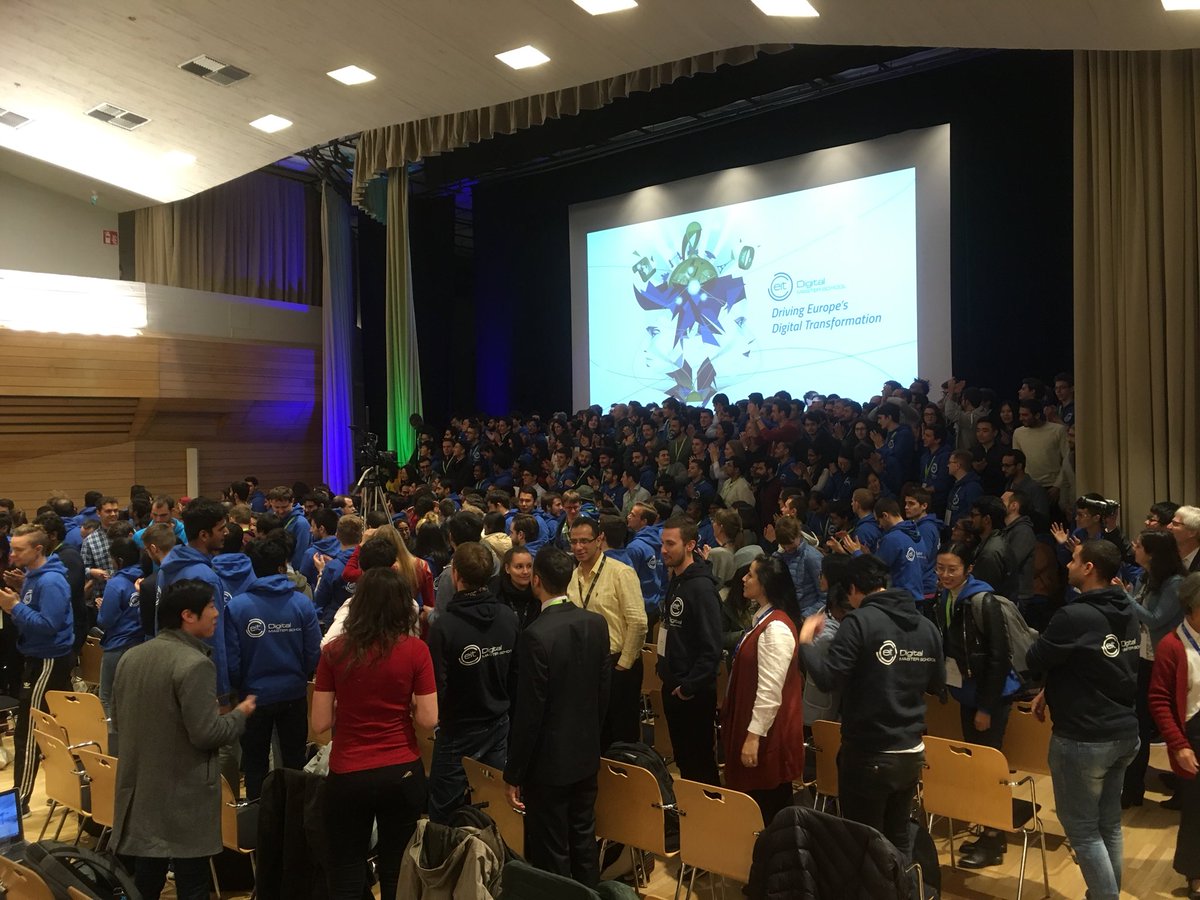 karinoostt's tweet photo. George Atanassov makes group picture of class 2017 EIT Digital Master School #KickOff17 https://t.co/uKXF1wGopM