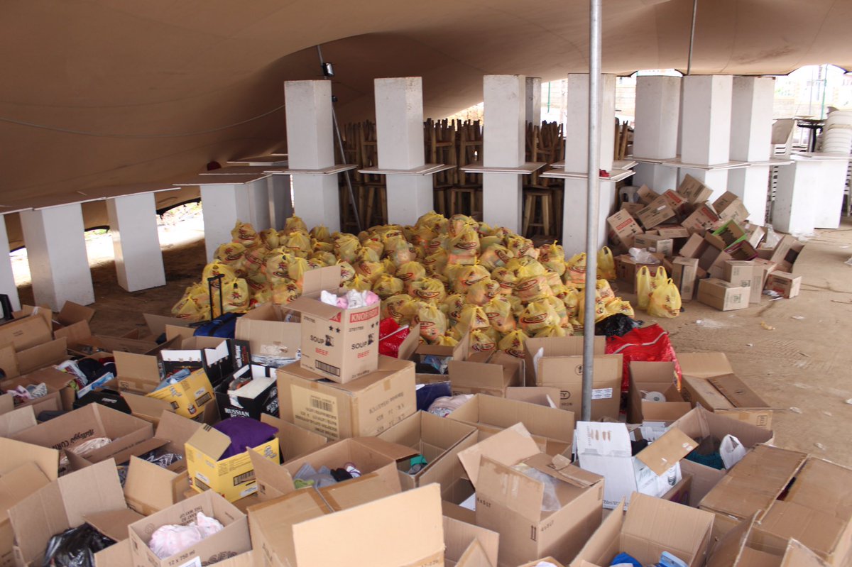 ukhozi_fm's tweet photo. #SabcFoundation &amp; @EyadiniLounge &amp; NozuluLuxLiner #FloodsDisaterRelief #DurbanStorm #SabcCares #UkhoziCares https://t.co/2Pzj3WqMxW