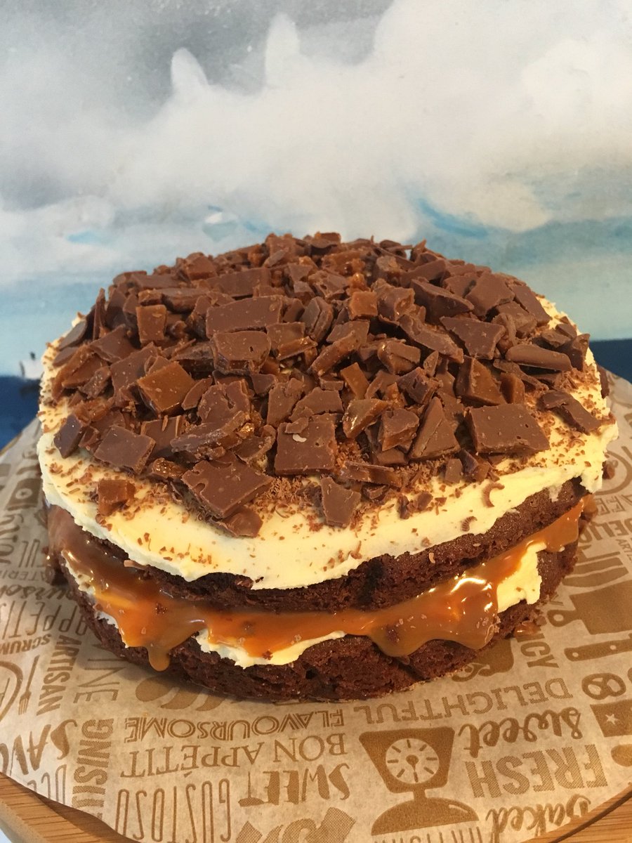 goodgutgurus's tweet photo. Today’s special at Cloud9, all coffee and cake £4. Have you seen the new caramel dime bar cake #cloud9wellbeing #coffeeshop #susanandrachel https://t.co/t8Wc80x13v
