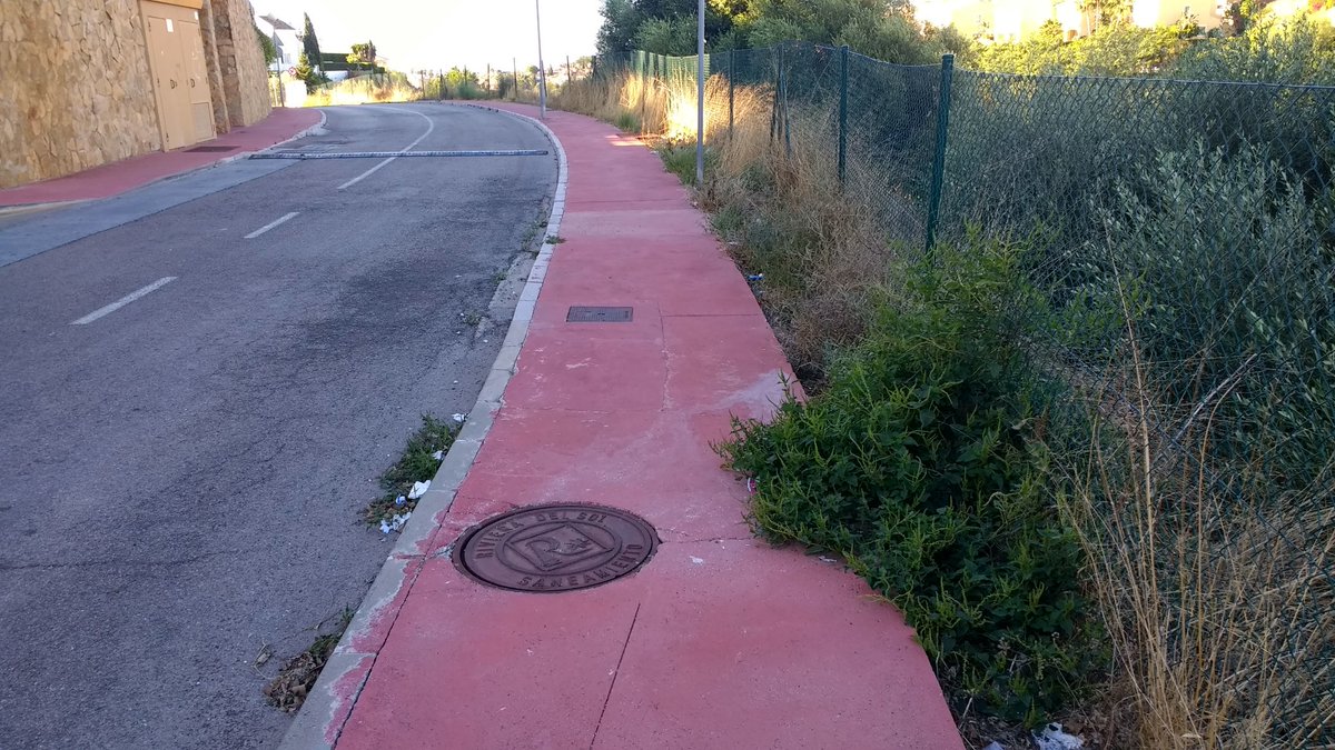 rivierasequeja1's tweet photo. Símbolo de dejadez olvidó  en estado puro, no somos Riviera del sol ,somos #dejadosdelsol @CsMijas @PPMijas @MijasPSOE @PodemosMijas https://t.co/1THAqzOoAa