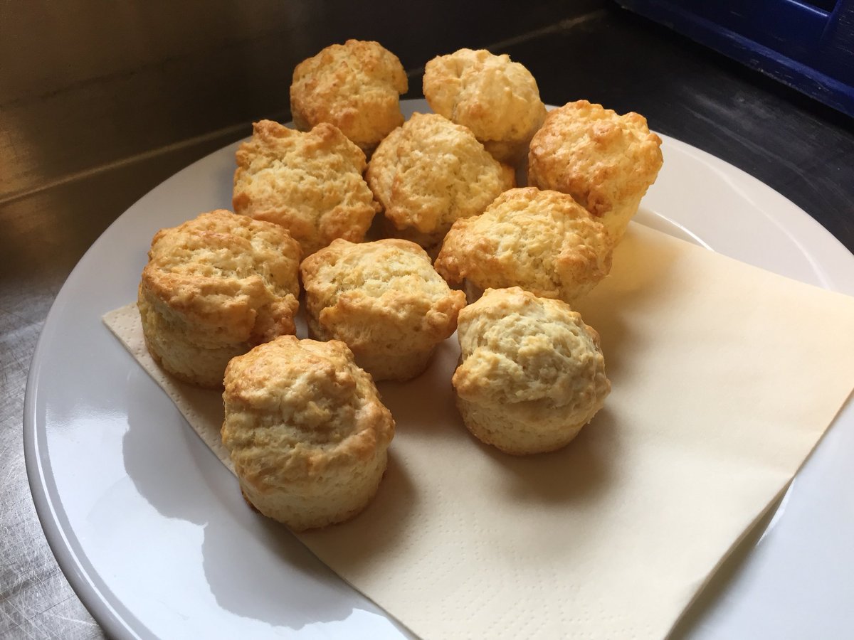 ims89's tweet photo. Saturday at work.. Making mini scones for high tea reservation. I think they look good! #work #food #englishhightea @swedishladyc @tcfreer https://t.co/CXTasKPjjL
