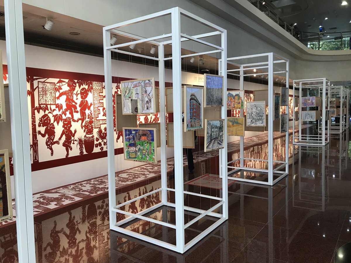 KingsBusEcon's tweet photo. Urban Planning Exhibition- an unexpected highlight with lots of good talks from Mr Williams and Mr MacGregor! Part I https://t.co/sK3suibLhs