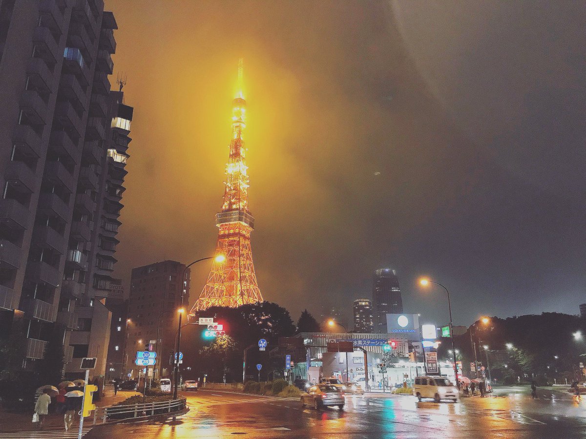 ট ইট র Shingo Amano 雨の日の東京タワー 今日は今から呑みに行ってきます 東京タワー 港区 赤羽橋 神谷町 芝公園 Tokyotower Tokyo Minatoku 夜景 呑み 東京タワー神々しい