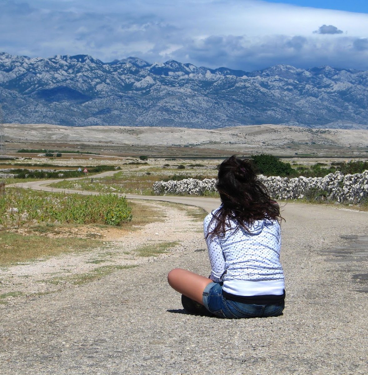 얼마나 왔을까?

이젠 네가 보이지 않을 만큼
멀리 왔다고 생각했어

이젠 너를 잊을 수 있을 거 같아

이젠 너를 지울 수 있을 거 같아

"후회"

돌아서
다시 원점으로 가고 싶어

아무리 잊으려해도 잊혀지지 않아

아무리 지워도 지워지지 않아.