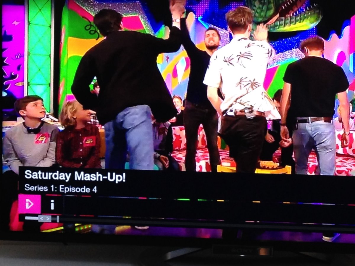 5yllol's tweet photo. Ben and his @Spotlightdrama friends enjoying being in the live audience of Saturday morning mash up 💙 https://t.co/ElRcYPF8Ej