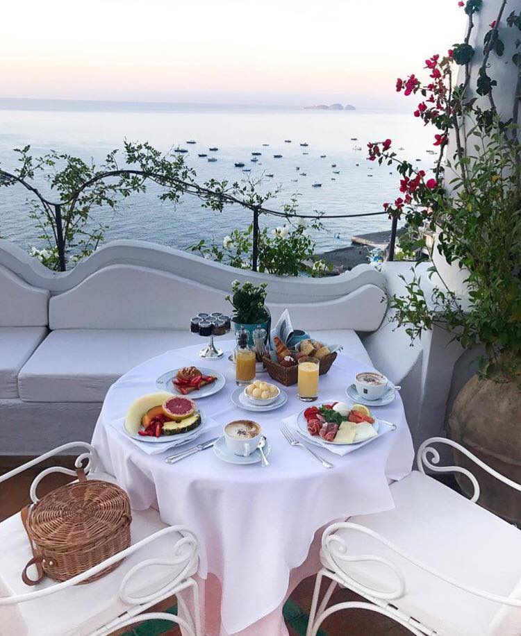 LeSirenuseHotel's tweet photo. Early morning breakfast views in Positano with the sounds of the town gently coming to life #SaturdayMorning InstaPic: @voyage_provocateur https://t.co/nZD9vT98BA