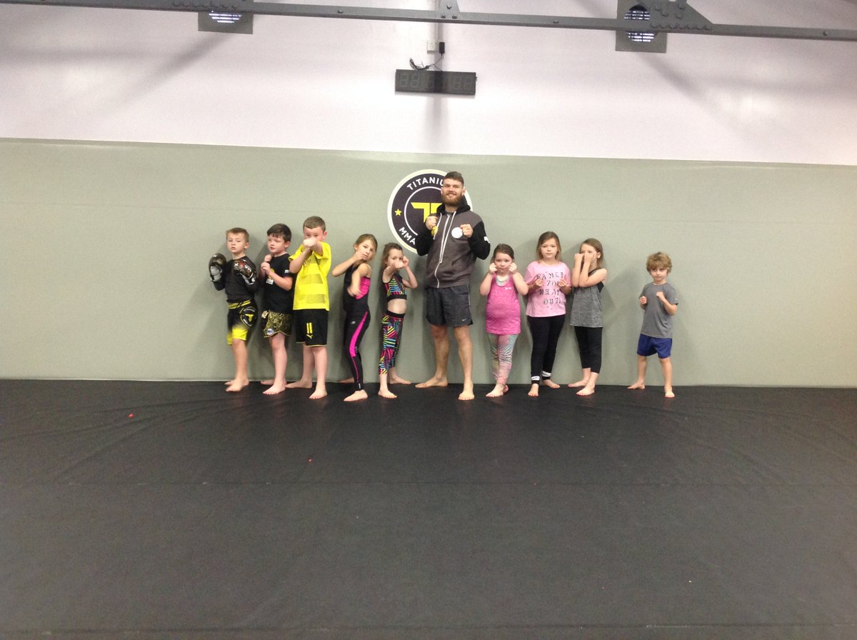 TitaniumMMA's tweet photo. ✨KIDs class done✅ Next up: JUNIORs ✨
#kids #learning  #training #mma #alwayslearning #welcometothenewage #titaniumMMA https://t.co/hFwnwNoNEK