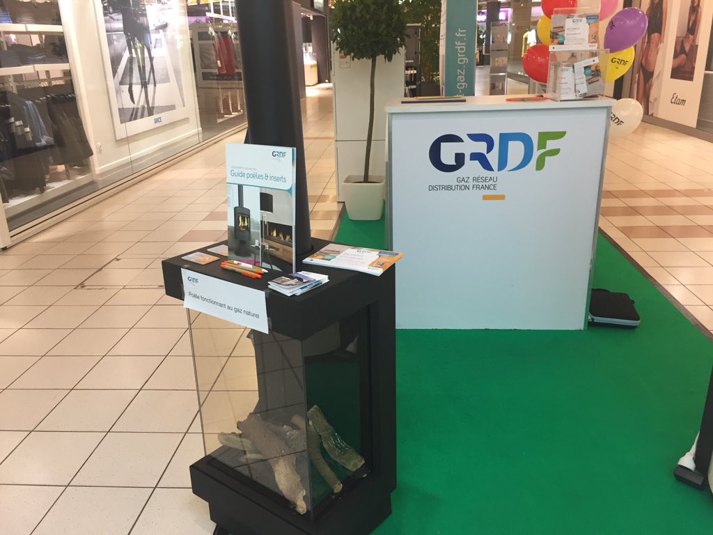 erosjul's tweet photo. Cheminées au #GazNaturel, parlons-en ! GRDF et ses partenaires se mobilisent au Carrefour à Thionville #grdf https://t.co/KtzIjAvd81