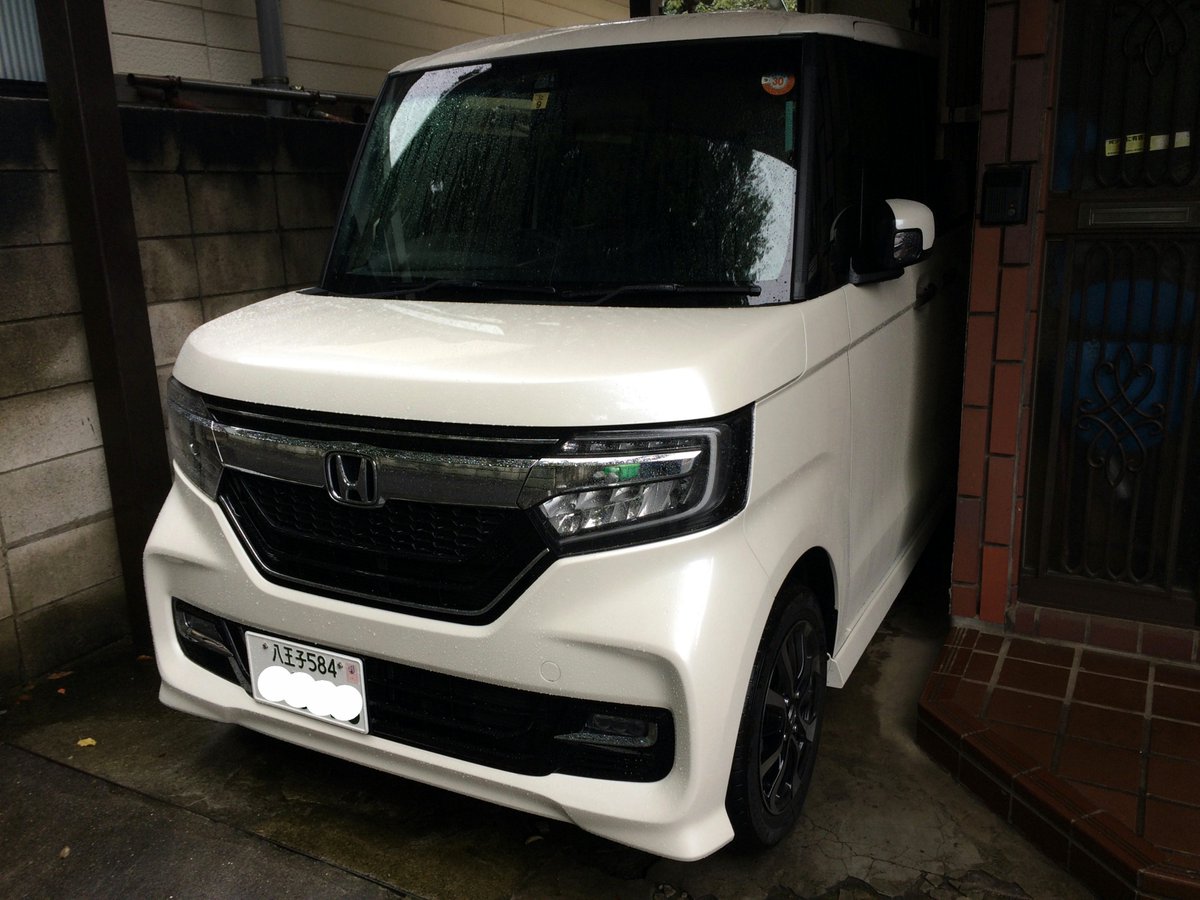 トモ 軽自動車も期間限定で白ナンバーになるんですね N Boxが少しかっこ良くなりました 何だかプチ感動 Nbox 白ナンバー