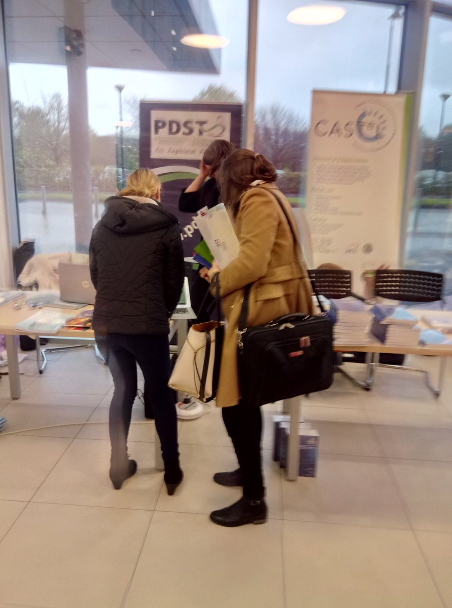errigalbird's tweet photo. Great to see so many committed teachers braving the storm to be at #ChemEd2017 @PDSTSciences @JctScience @EPISTEM_UL @ISTA @IrishSciTeach https://t.co/UJcylRNuXX