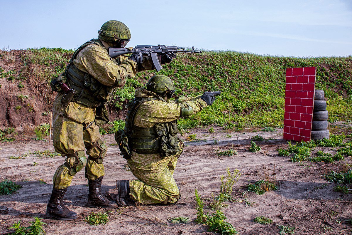 боевая двойка спецназ. спецназовец в двойке. боевая двойка фото. ноябрьский военизированный отряд фото. горка спецназ.