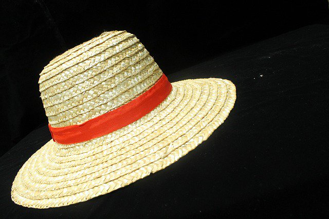 One Piece麦わらストア渋谷本店 Pa Twitter オススメ商品 麦わらストア限定 ルフィの麦わら帽子 バギーがつけた傷付き 2 000円 税 アパレルコーナーにて好評発売中 麦わらストア Onepiece