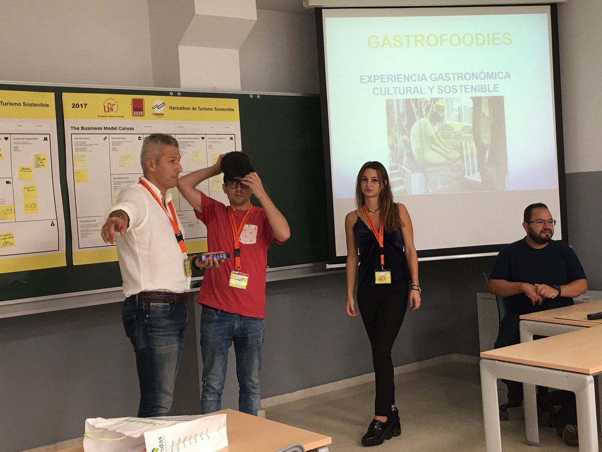 TeamSocialdoor's tweet photo. Comenzamos con las exposiciones de los #proyectos #HackathonTurismo @unisevilla @ftfsevilla #TurismoSostenible #businessideas #innovation https://t.co/yn9a0QuXhs