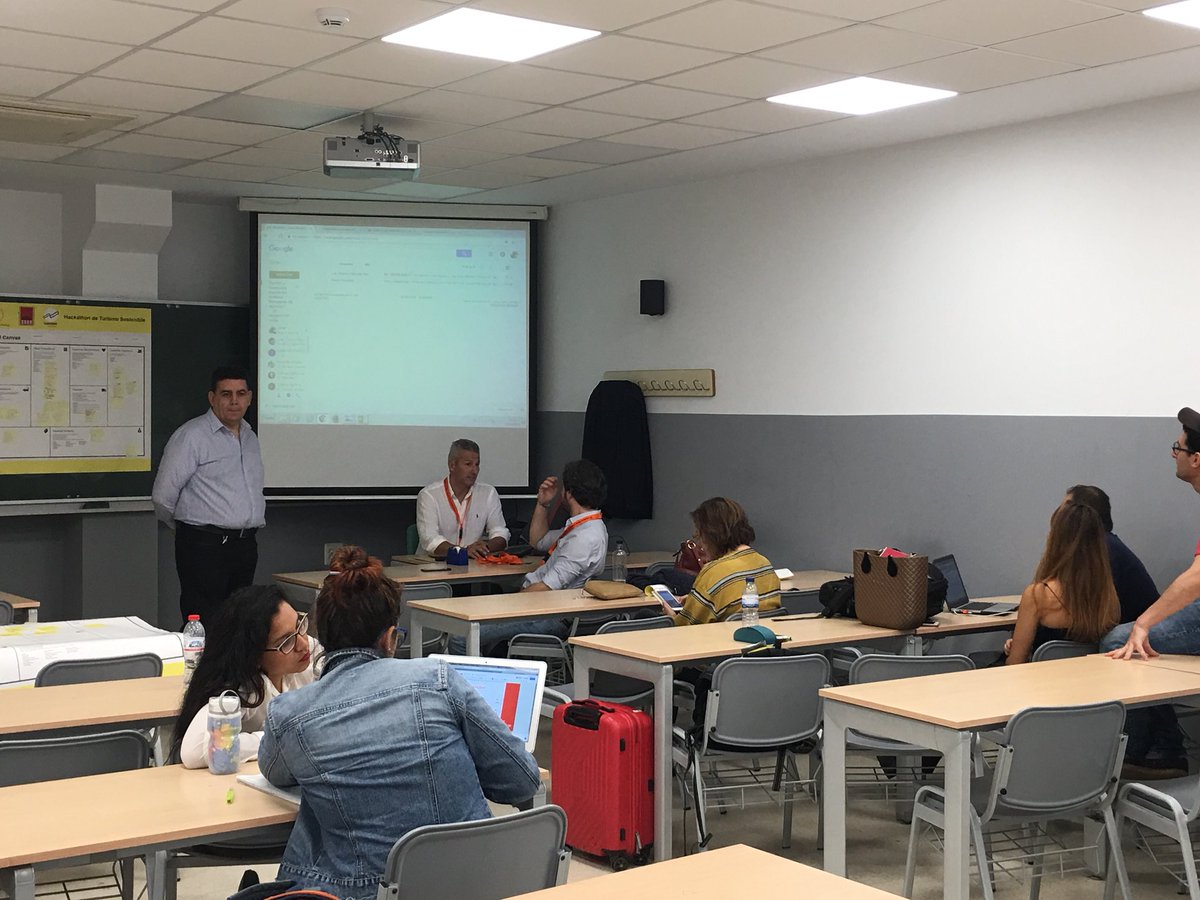 TeamSocialdoor's tweet photo. Comenzamos con las exposiciones de los #proyectos #HackathonTurismo @unisevilla @ftfsevilla #TurismoSostenible #businessideas #innovation https://t.co/yn9a0QuXhs
