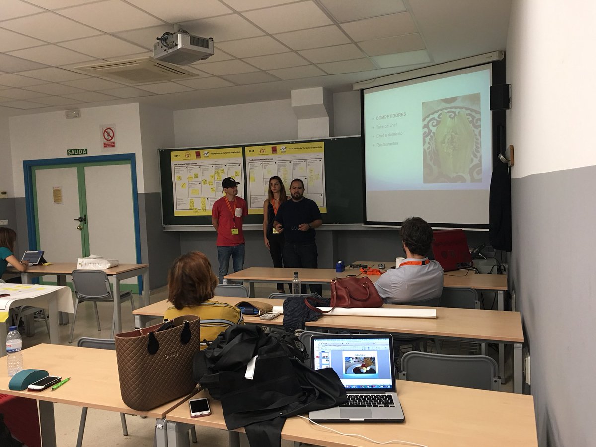 TeamSocialdoor's tweet photo. Gastrofoodies una #idea para el #Turismo y la #gastronomía en #sevilla #HackathonTurismo en @unisevilla en la @ftfsevilla #TurismoSostenible https://t.co/aJYu39cAsx