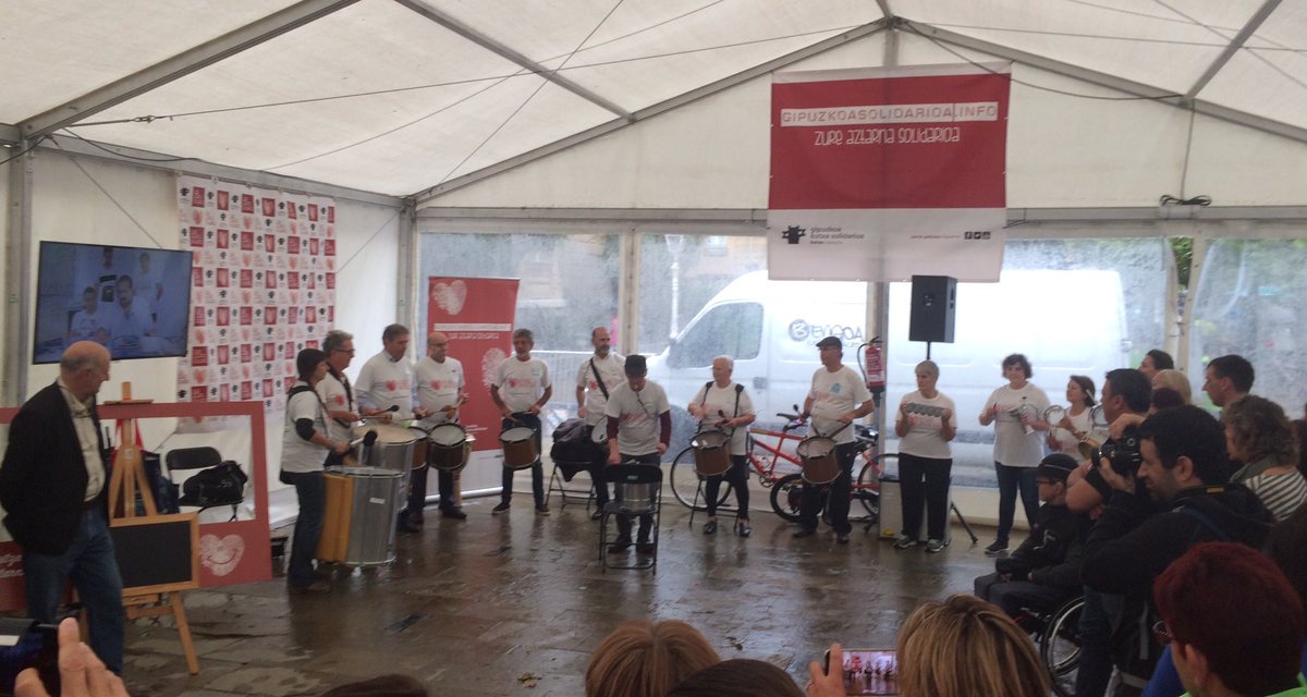 CruzRojaGip's tweet photo. Hasi da Gipuzkoa Solidarioaren #Foruma, Okendo Plazan #Donostia. # animazioa #batukada #33Elkarte. Zatoz! @gipsolidarioa https://t.co/GWe5QnoT96