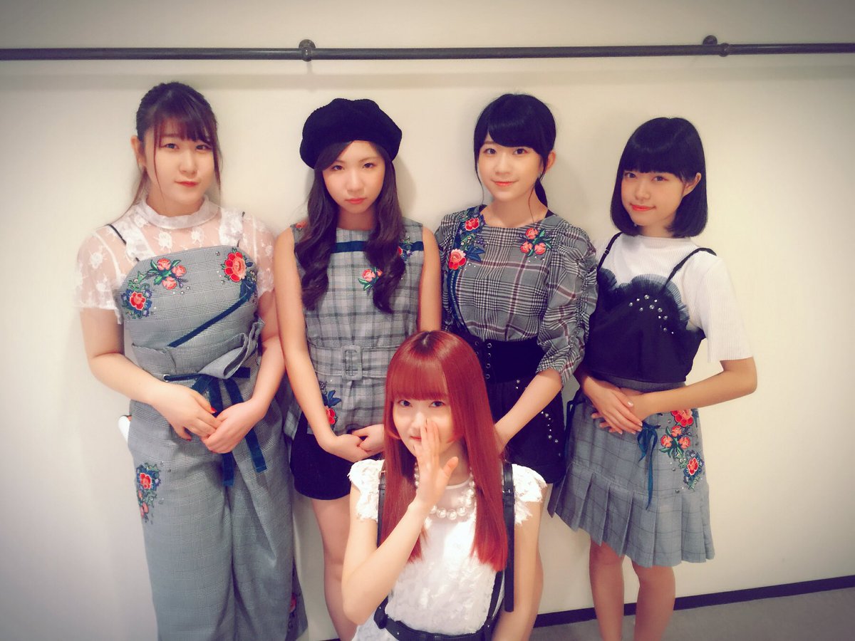 Asapyon0209's tweet photo. スマホ没収されてた２週間の間にジャケット発表されてたり、LINELIVEやってたりして２週間とても損した！😭
テスト終わるまでスマホとはさよならでございます。😭😭😭
テスト終わるまで２週間もあるよ。。。 https://t.co/CXDQvhc9lO